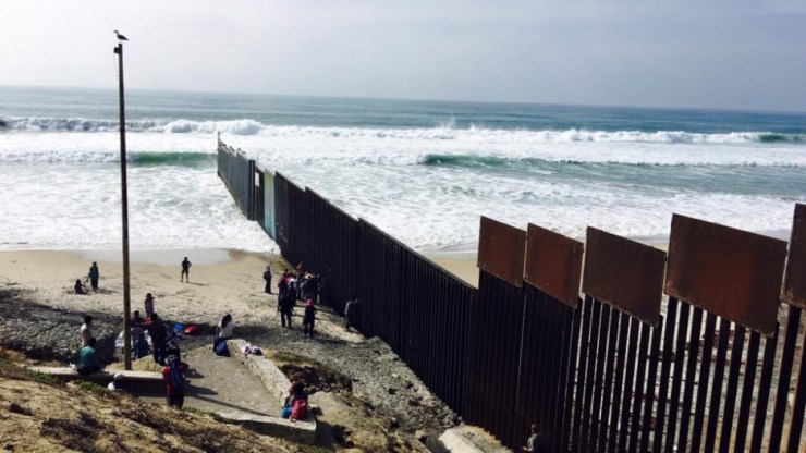 border fence_10153894278755185_6793378657173544232_n