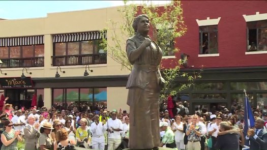 maggiewalkerstatue-1